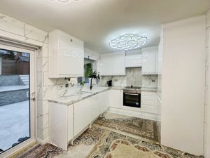 Kitchen- click for photo gallery